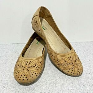 Beartraps Memory Foam flats US size 9.5M shoes laser cut slip ons cute casual